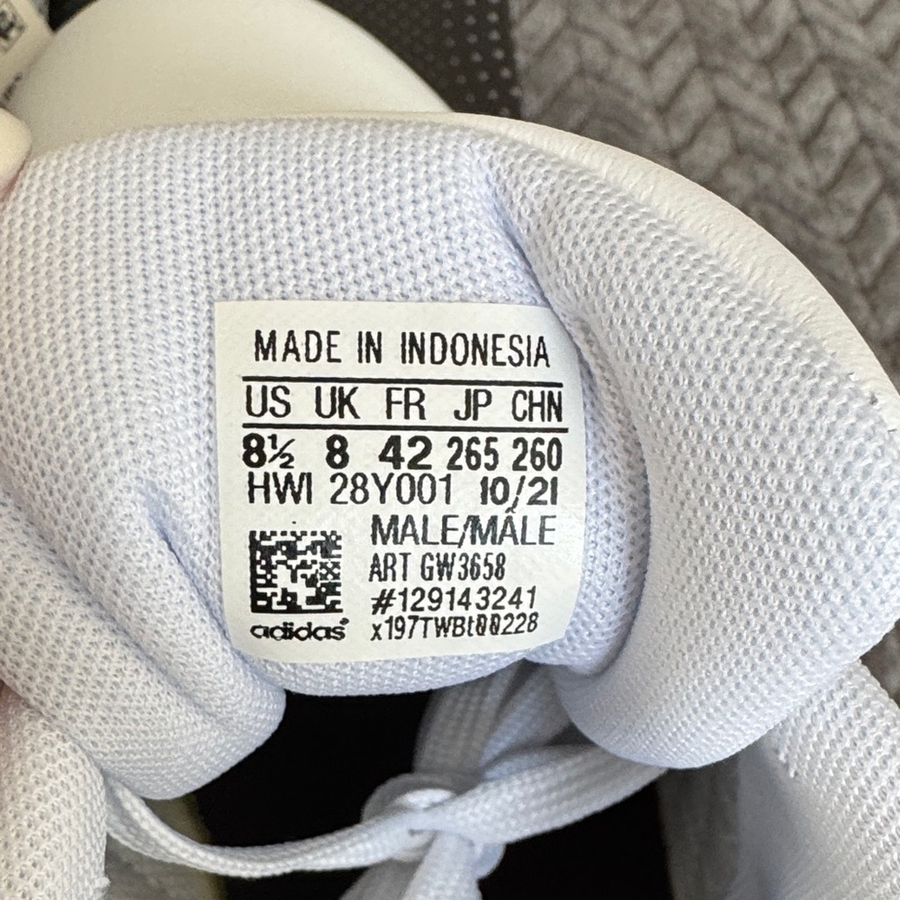 Adidas Woman’s or Men's White and Black Mickey Mouse 
Woman’s 10
Men’s 8.5 - Picture 5 of 6